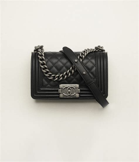 กระเป๋าสะพาย boy CHANEL